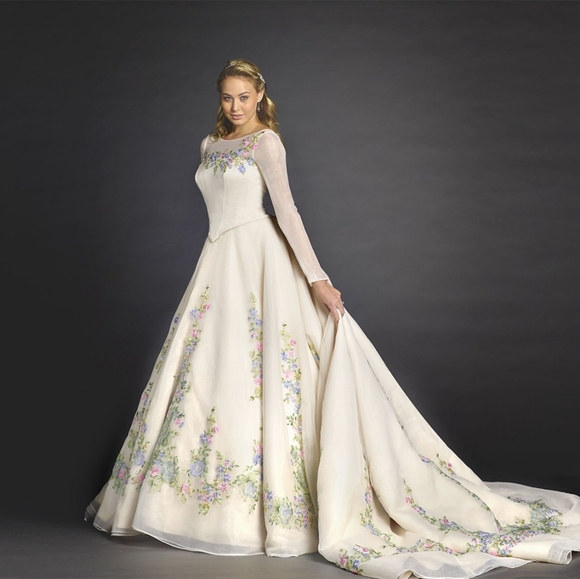 ISO Disney fairytale wedding 252 with multicolor flowers - Picture 3 of 4